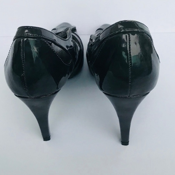 Dana Buchman Gray Silver Pumps Size 8 M - Picture 6 of 8